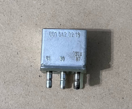 Used Mercedes-Benz Relay (0015420219) W116 W123 W126 & More