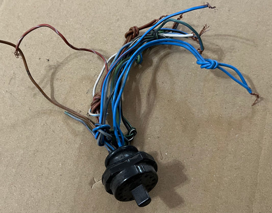 Used Mercedes-Benz Instrument Cluster Wiring Plug (9695) W108 W109 W107 W124 W115 W116 W123 W126